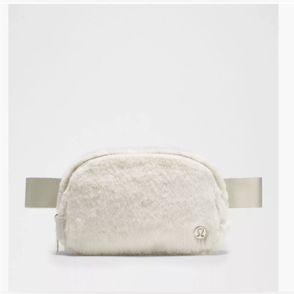 NWT Lululemon Everywhere belt bag - fleece